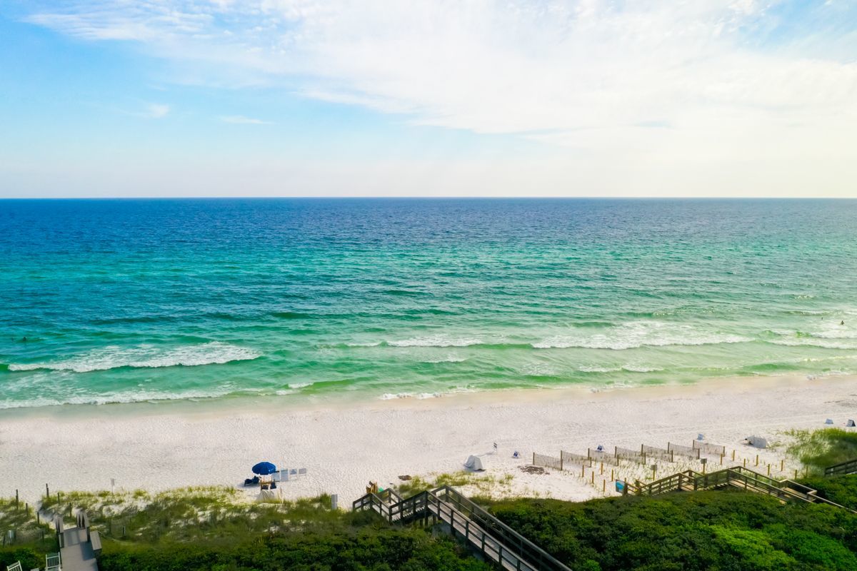 A view of the gulf of mexico in Seagrove Beach on a sunny day